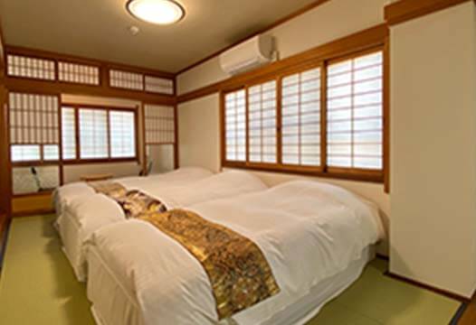 8畳二間（トイレ付き）