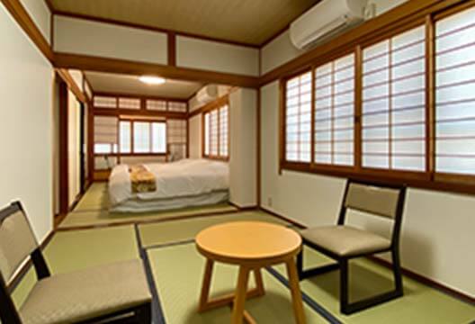 8畳二間（トイレ付き）