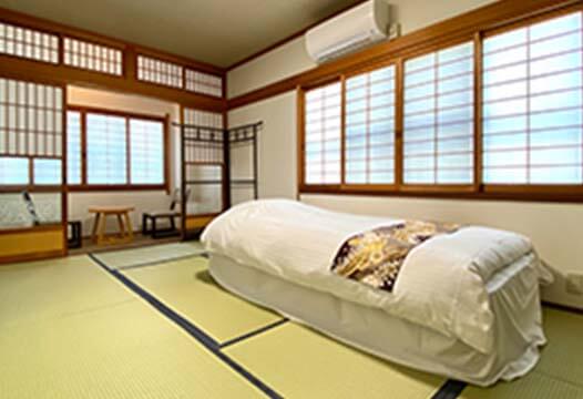8畳二間（トイレ付き）