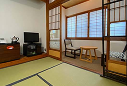 8畳二間（トイレ付き）