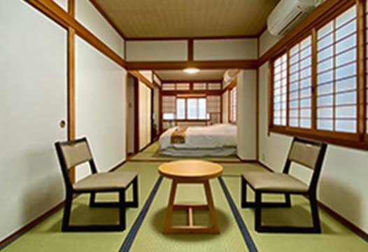8畳二間（トイレ付き）